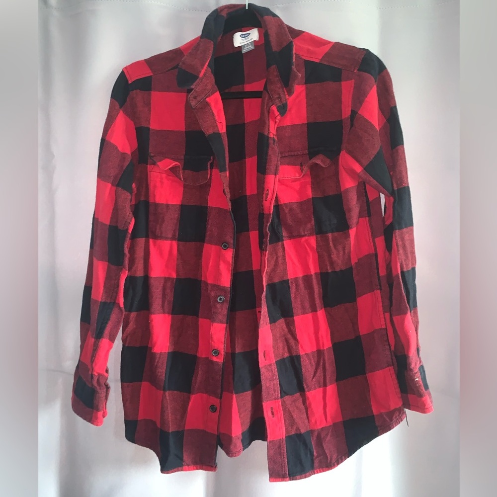 Flannel. The brand is Old Navy. Size: XL regular. Color is black/red.